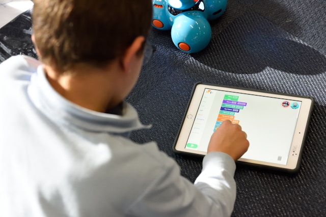 How Teams Create SOPs Faster: 7 Software Platforms Compared